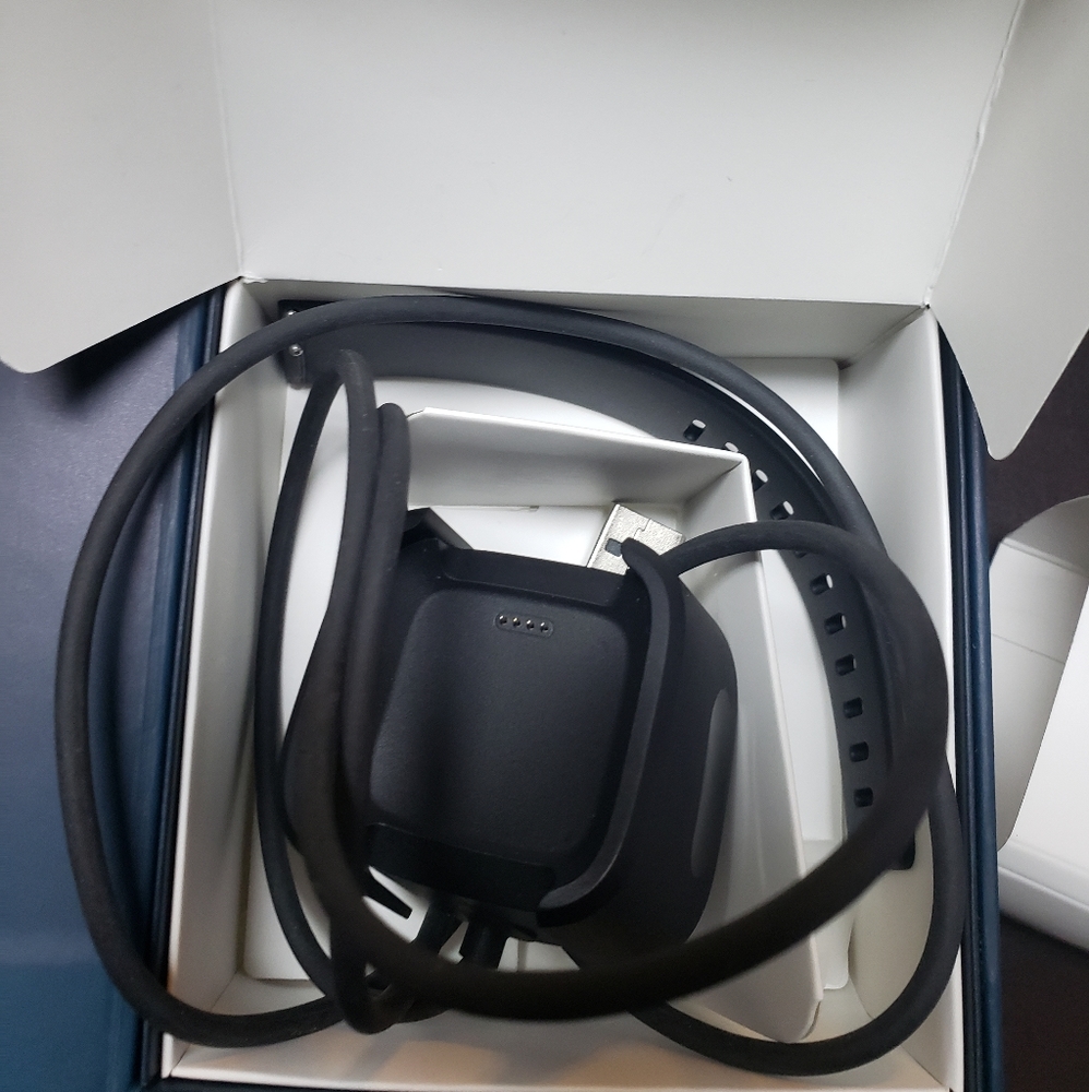 Fitbit Versa - image 3